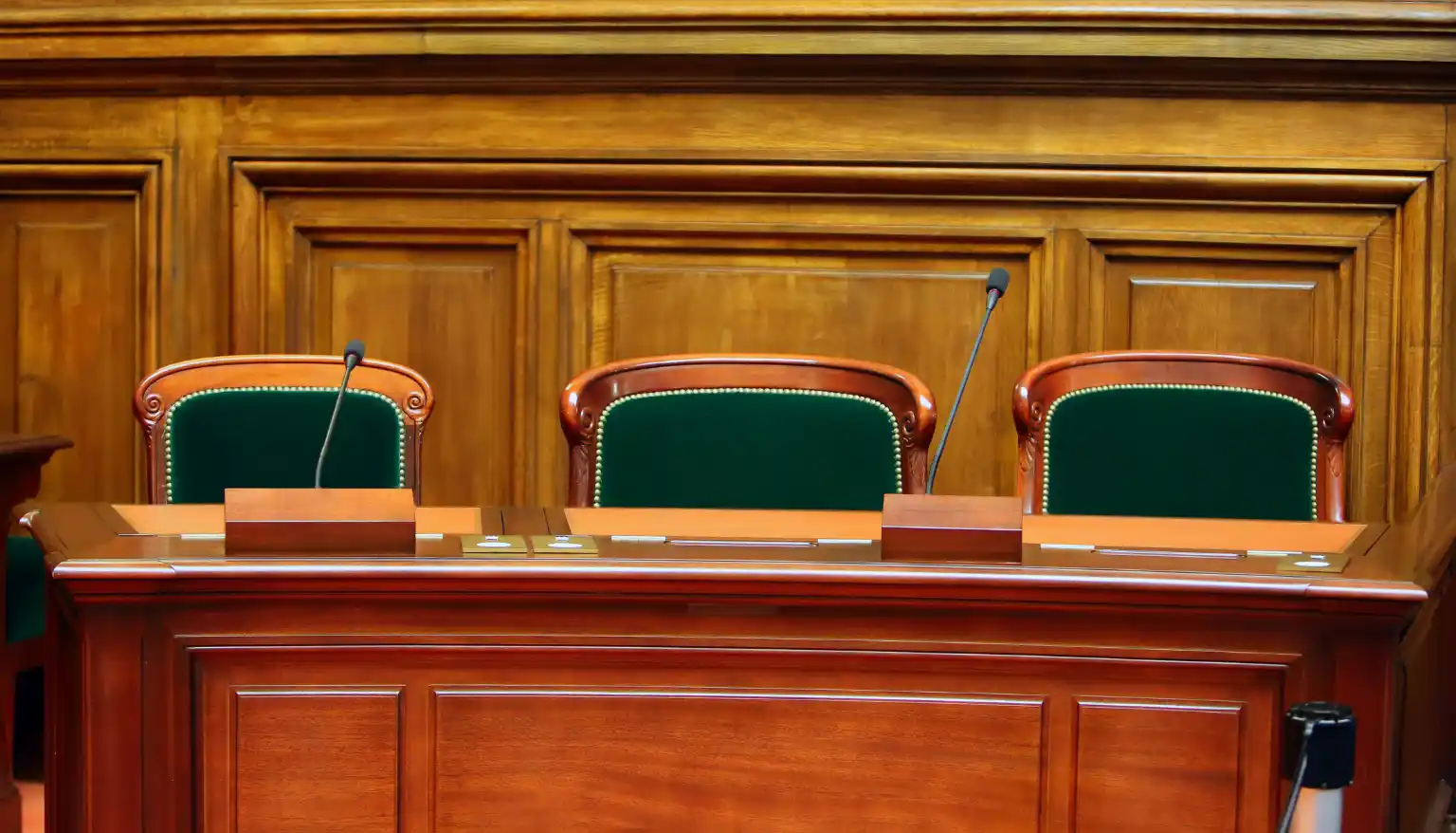 De-escalation for courthouses Resolution Education USA